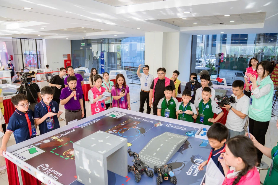 Học sinh Việt Nam ghi dấu ấn tại sân chơi Robotics khu vực Học sinh Việt Nam ghi dấu ấn tại sân chơi Robotics khu vực