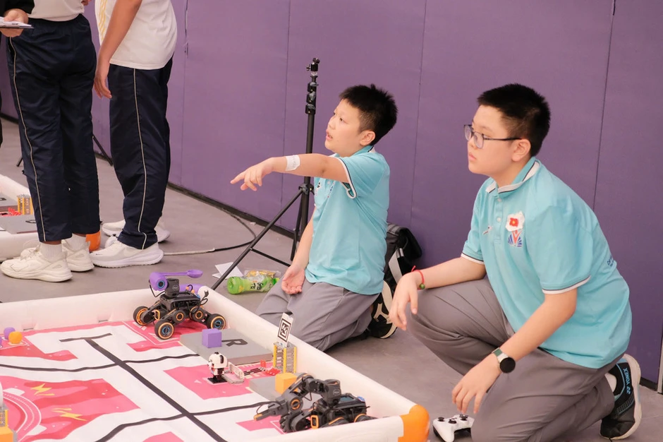 Học sinh Việt Nam ghi dấu ấn tại sân chơi Robotics khu vực Học sinh Việt Nam ghi dấu ấn tại sân chơi Robotics khu vực
