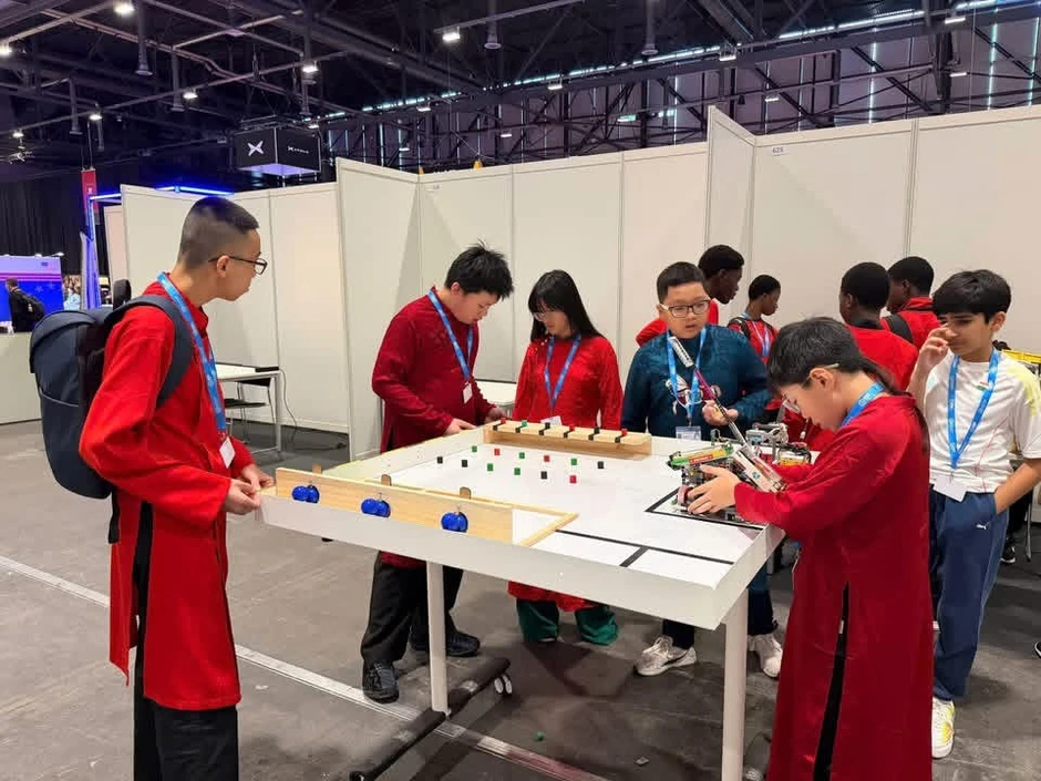 Học sinh Việt Nam giành hai giải nhì tại chung kết Robotics toàn cầu 2026 Học sinh Việt Nam giành hai giải nhì tại chung kết Robotics toàn cầu 2026