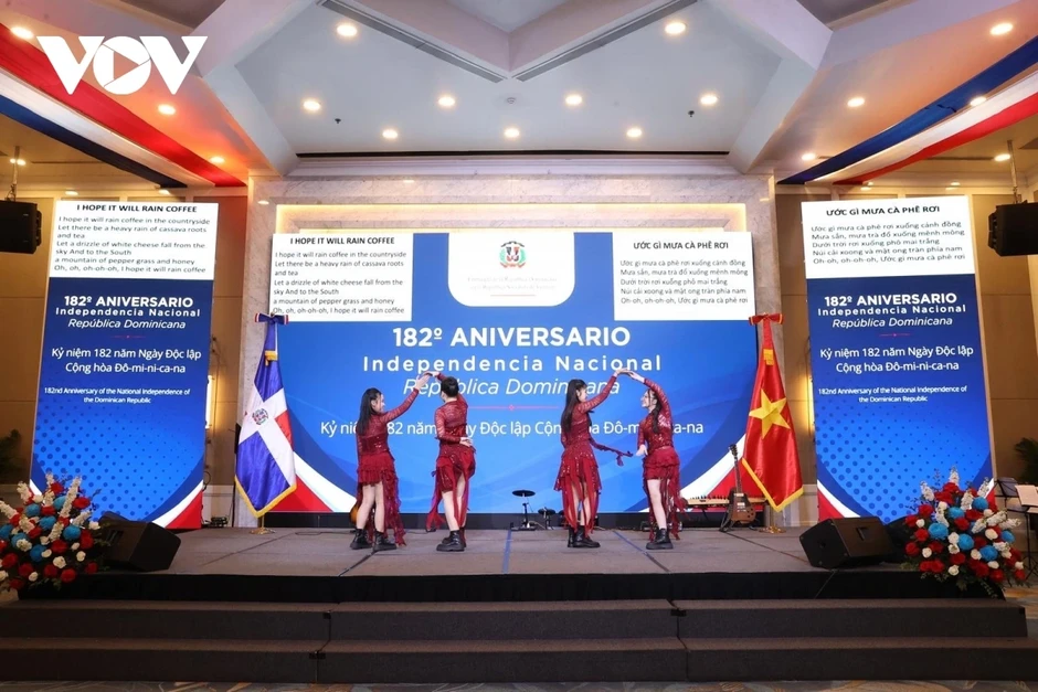 Học sinh Việt Nam làm “cầu nối” văn hóa tại lễ kỷ niệm Quốc khánh Cộng hòa Dominica