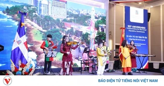 Học sinh Việt Nam làm “cầu nối” văn hóa tại lễ kỷ niệm Quốc khánh Cộng hòa Dominica