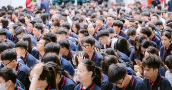 Học sinh vừa quay lại trường, phụ huynh nhận 'trát' nộp nhiều khoản thu vô lý?