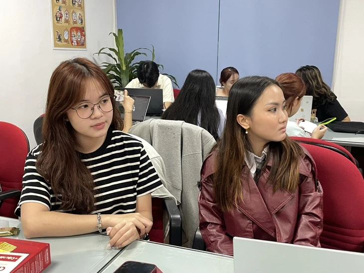 Học tại báo Tuổi Trẻ, sinh viên Văn Lang 'chạm nghề' qua buổi phỏng vấn bác sĩ Lê Thanh Phong Học tại báo Tuổi Trẻ, sinh viên Văn Lang 'chạm nghề' qua buổi phỏng vấn bác sĩ Lê Thanh Phong