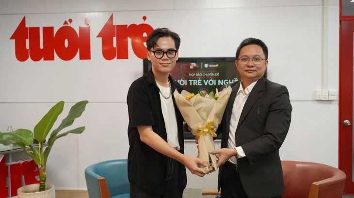 Học tại báo Tuổi Trẻ, sinh viên Văn Lang 'chạm nghề' qua buổi phỏng vấn bác sĩ Lê Thanh Phong Học tại báo Tuổi Trẻ, sinh viên Văn Lang 'chạm nghề' qua buổi phỏng vấn bác sĩ Lê Thanh Phong
