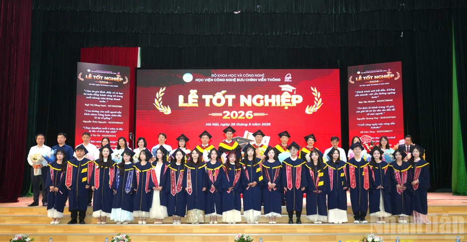 Học viện Công nghệ Bưu chính Viễn thông trao bằng cho các tân Tiến sĩ, Thạc sĩ, Cử nhân và Kỹ sư Học viện Công nghệ Bưu chính Viễn thông trao bằng cho các tân Tiến sĩ, Thạc sĩ, Cử nhân và Kỹ sư