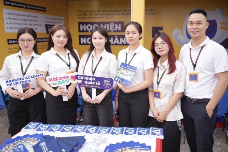 Học viện Ngân hàng xét học bạ trở lại, quy đổi IELTS từ 5.5 Học viện Ngân hàng xét học bạ trở lại, quy đổi IELTS từ 5.5