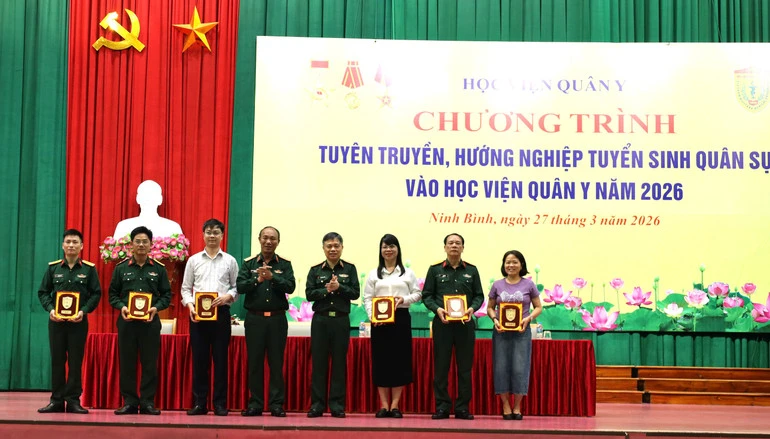 Học viện Quân y sẵn sàng chào đón học sinh tỉnh Ninh Bình thực hiện sứ mệnh chăm sóc sức khỏe bộ đội và nhân dân