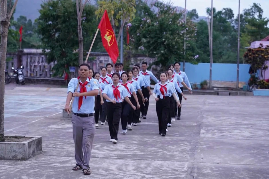 Hội Đồng đội Trung ương: Nghi thức kiểu "cà thọt" là biến tấu sai chuẩn mực Hội Đồng đội Trung ương: Nghi thức kiểu "cà thọt" là biến tấu sai chuẩn mực