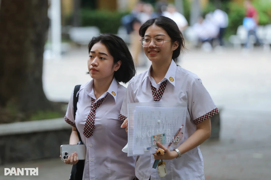 Hôm nay, hơn 1,2 triệu thí sinh làm thủ tục dự thi tốt nghiệp THPT 2026 Hôm nay, hơn 1,2 triệu thí sinh làm thủ tục dự thi tốt nghiệp THPT 2026