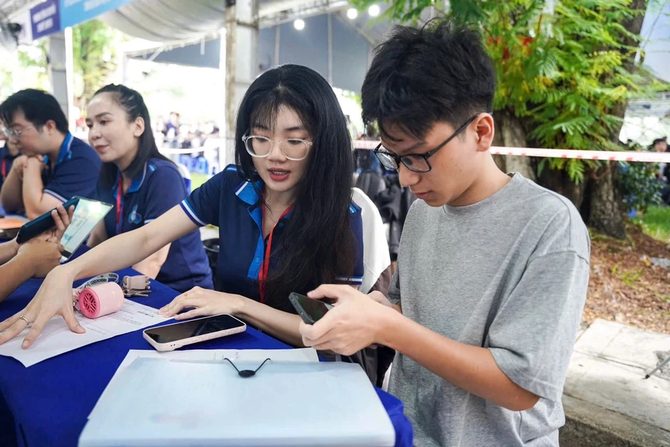 Hơn 100 tân sinh viên ở TPHCM vay 2,6 tỷ nộp học phí Hơn 100 tân sinh viên ở TPHCM vay 2,6 tỷ nộp học phí