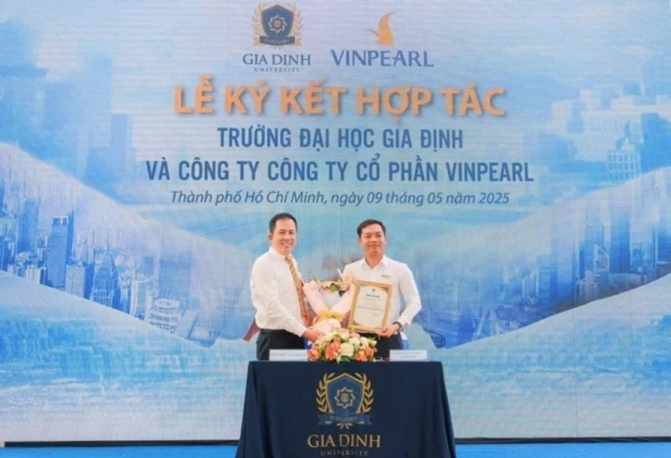 Hơn 1.000 sinh viên trường Đại học Gia Định tốt nghiệp Hơn 1.000 sinh viên trường Đại học Gia Định tốt nghiệp