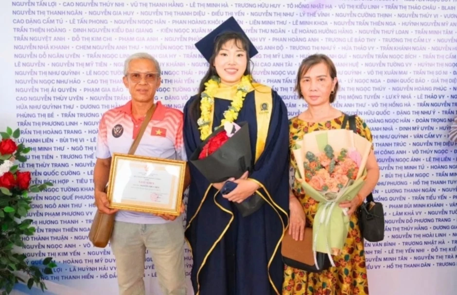 Hơn 1.000 sinh viên trường Đại học Gia Định tốt nghiệp Hơn 1.000 sinh viên trường Đại học Gia Định tốt nghiệp