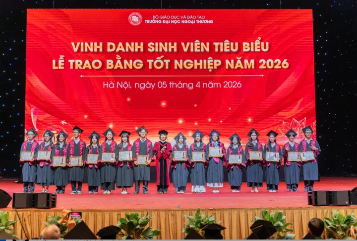 Hơn 1.260 sinh viên Đại học Ngoại thương tốt nghiệp, 30% đạt loại xuất sắc