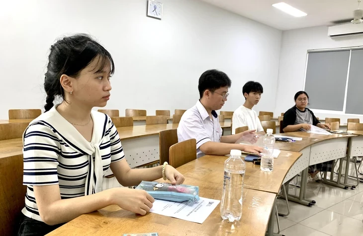 Hơn 135.000 thí sinh bắt đầu kỳ thi đánh giá năng lực lớn nhất nước Hơn 135.000 thí sinh bắt đầu kỳ thi đánh giá năng lực lớn nhất nước