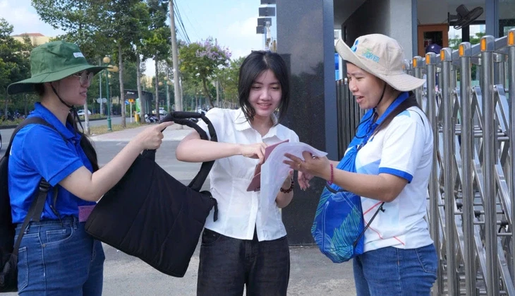 Hơn 135.000 thí sinh bắt đầu kỳ thi đánh giá năng lực lớn nhất nước Hơn 135.000 thí sinh bắt đầu kỳ thi đánh giá năng lực lớn nhất nước
