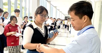 Hơn 135.000 thí sinh bắt đầu kỳ thi đánh giá năng lực lớn nhất nước