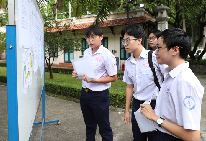 Hơn 142.000 thí sinh TPHCM bắt đầu làm thủ tục dự thi tốt nghiệp THPT Hơn 142.000 thí sinh TPHCM bắt đầu làm thủ tục dự thi tốt nghiệp THPT