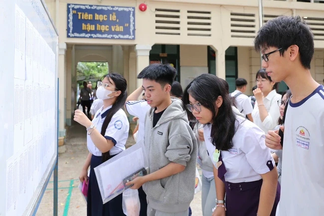 Hơn 142.000 thí sinh TPHCM bắt đầu làm thủ tục dự thi tốt nghiệp THPT Hơn 142.000 thí sinh TPHCM bắt đầu làm thủ tục dự thi tốt nghiệp THPT