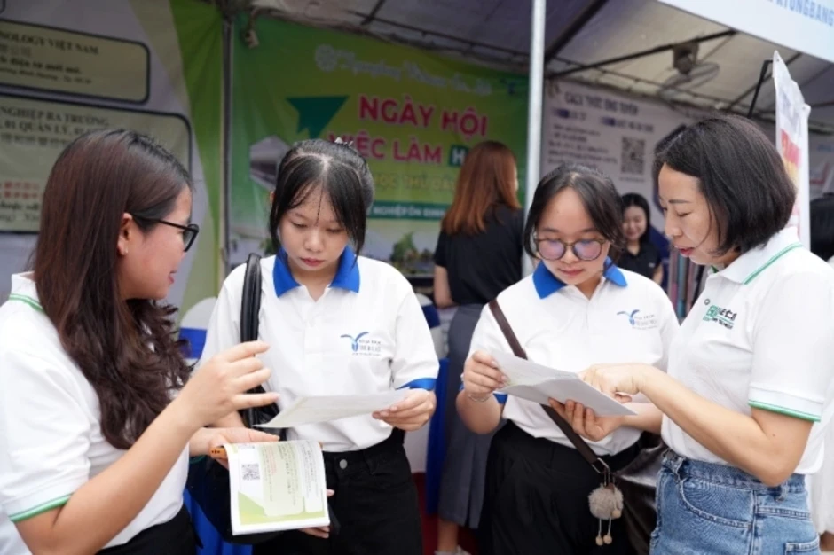 Hơn 1.600 cơ hội việc làm cho sinh viên tại ngày hội tuyển dụng TDMU Hơn 1.600 cơ hội việc làm cho sinh viên tại ngày hội tuyển dụng TDMU