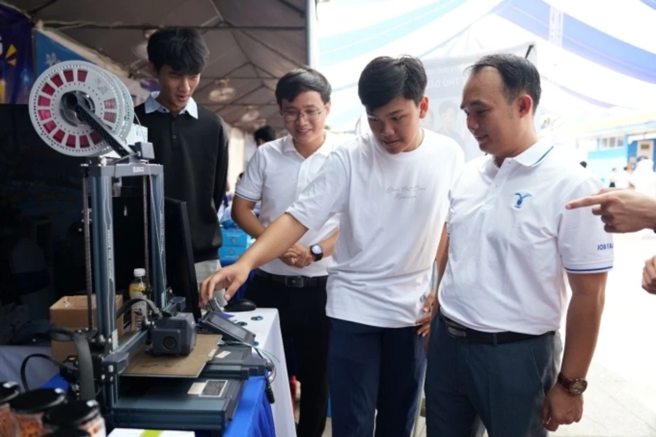 Hơn 1.600 cơ hội việc làm cho sinh viên tại ngày hội tuyển dụng TDMU Hơn 1.600 cơ hội việc làm cho sinh viên tại ngày hội tuyển dụng TDMU