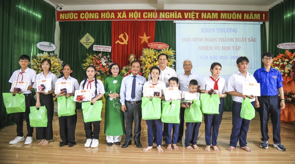 Hơn 2,5 tỉ đồng tiếp sức Trung tâm Nuôi dạy trẻ khuyết tật Võ Hồng Sơn Hơn 2,5 tỉ đồng tiếp sức Trung tâm Nuôi dạy trẻ khuyết tật Võ Hồng Sơn