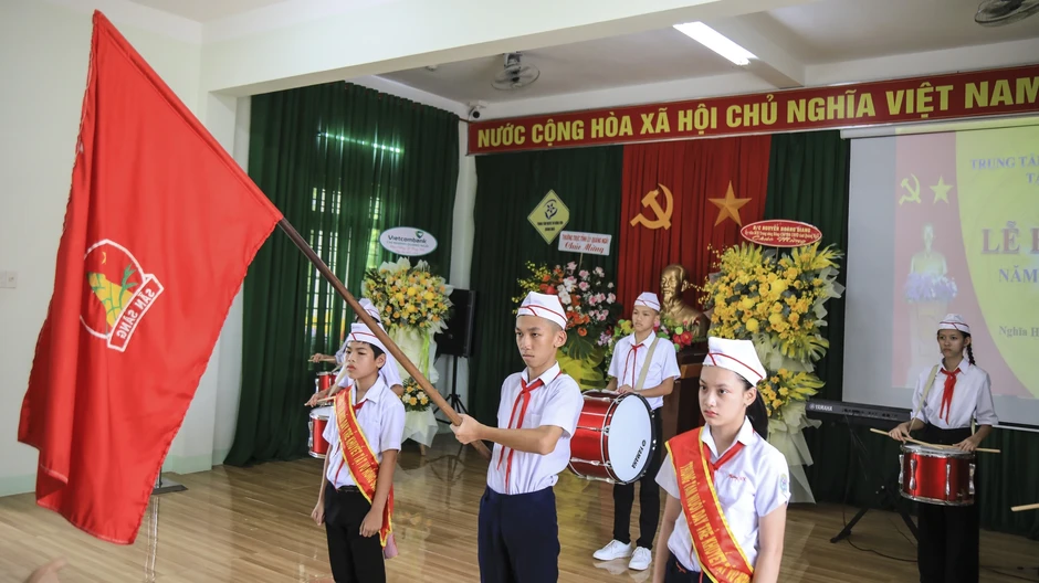 Hơn 2,5 tỉ đồng tiếp sức Trung tâm Nuôi dạy trẻ khuyết tật Võ Hồng Sơn Hơn 2,5 tỉ đồng tiếp sức Trung tâm Nuôi dạy trẻ khuyết tật Võ Hồng Sơn