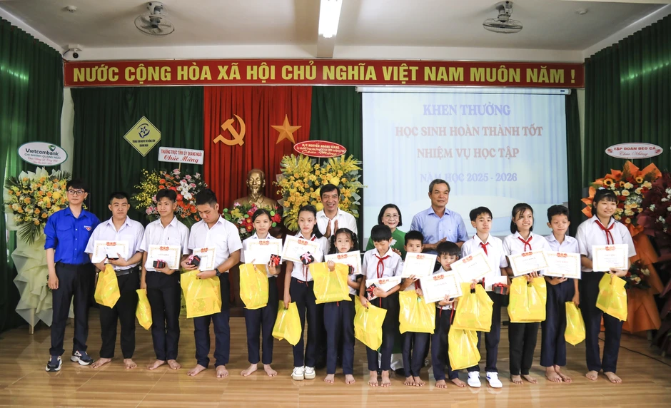 Hơn 2,5 tỉ đồng tiếp sức Trung tâm Nuôi dạy trẻ khuyết tật Võ Hồng Sơn Hơn 2,5 tỉ đồng tiếp sức Trung tâm Nuôi dạy trẻ khuyết tật Võ Hồng Sơn
