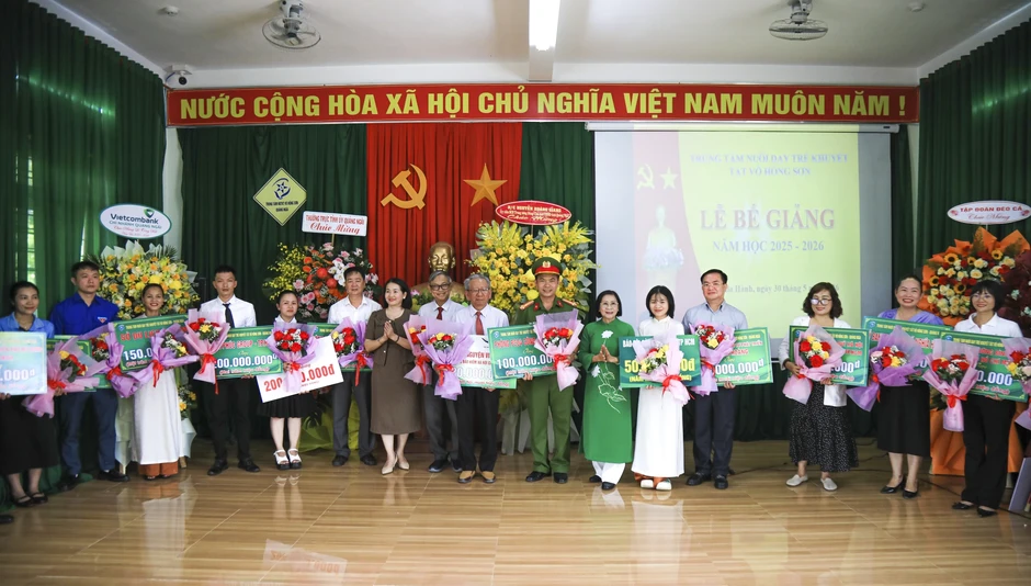 Hơn 2,5 tỉ đồng tiếp sức Trung tâm Nuôi dạy trẻ khuyết tật Võ Hồng Sơn Hơn 2,5 tỉ đồng tiếp sức Trung tâm Nuôi dạy trẻ khuyết tật Võ Hồng Sơn