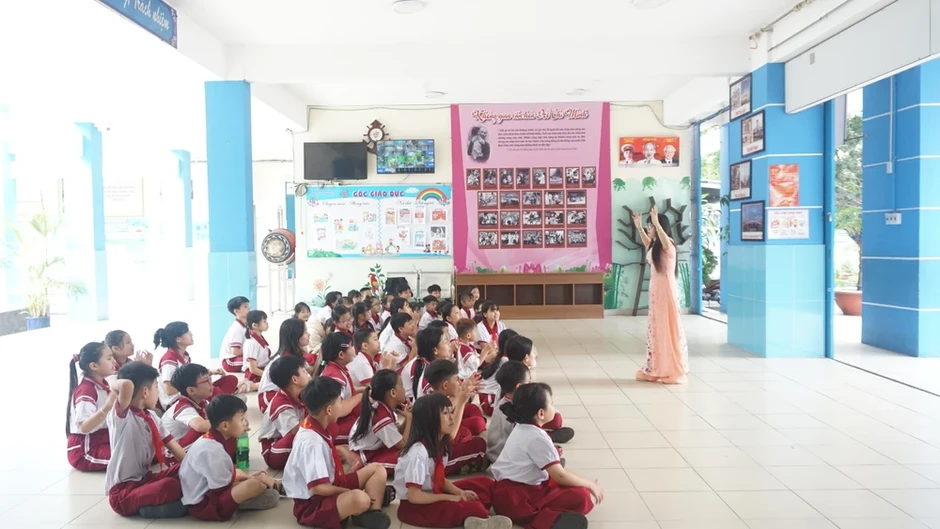 Hơn 200 học sinh trường Bình Quới Tây vẫn nghỉ học sau sự cố nghi ngộ độc Hơn 200 học sinh trường Bình Quới Tây vẫn nghỉ học sau sự cố nghi ngộ độc