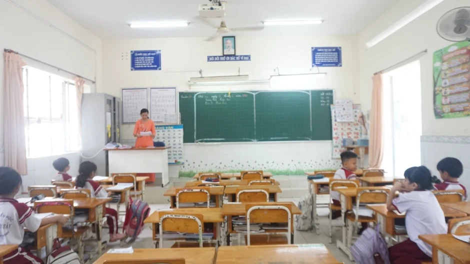 Hơn 200 học sinh trường Bình Quới Tây vẫn nghỉ học sau sự cố nghi ngộ độc Hơn 200 học sinh trường Bình Quới Tây vẫn nghỉ học sau sự cố nghi ngộ độc