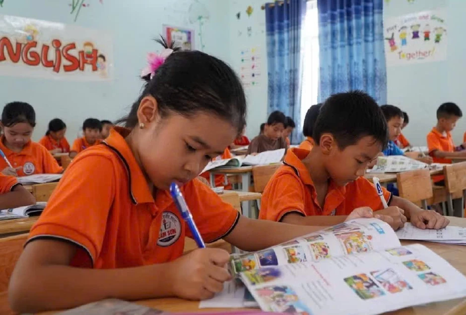 Hơn 200.000 học sinh Nghệ An sẽ được ưu tiên sử dụng sách giáo khoa miễn phí trong năm học mới