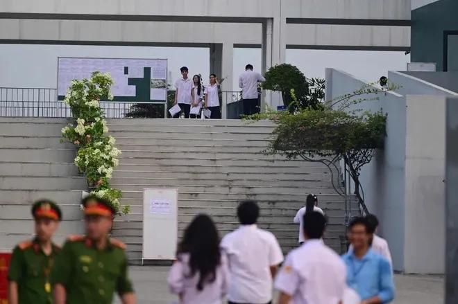 Hơn 300 thí sinh Tuyên Quang bước vào Kỳ thi lại tốt nghiệp THPT năm 2026 Hơn 300 thí sinh Tuyên Quang bước vào Kỳ thi lại tốt nghiệp THPT năm 2026