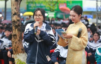 Hơn 3.000 học sinh lớp 12 ở Quảng Trị được tiếp nhận nhiều thông tin bổ ích về tuyển sinh