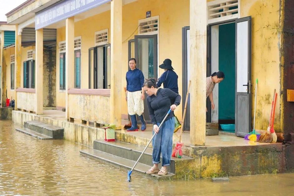 Hơn 500 học sinh ở Hà Tĩnh chưa thể trở lại trường do mưa lớn