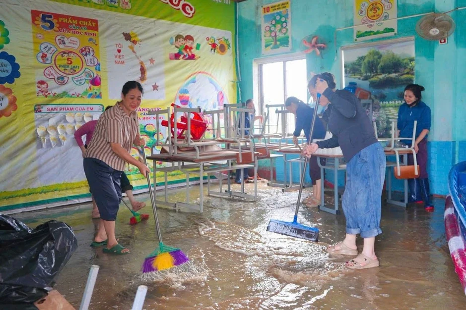 Hơn 500 học sinh ở Hà Tĩnh chưa thể trở lại trường do mưa lớn