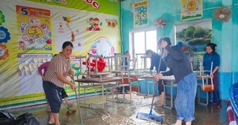 Hơn 500 học sinh ở Hà Tĩnh chưa thể trở lại trường do mưa lớn