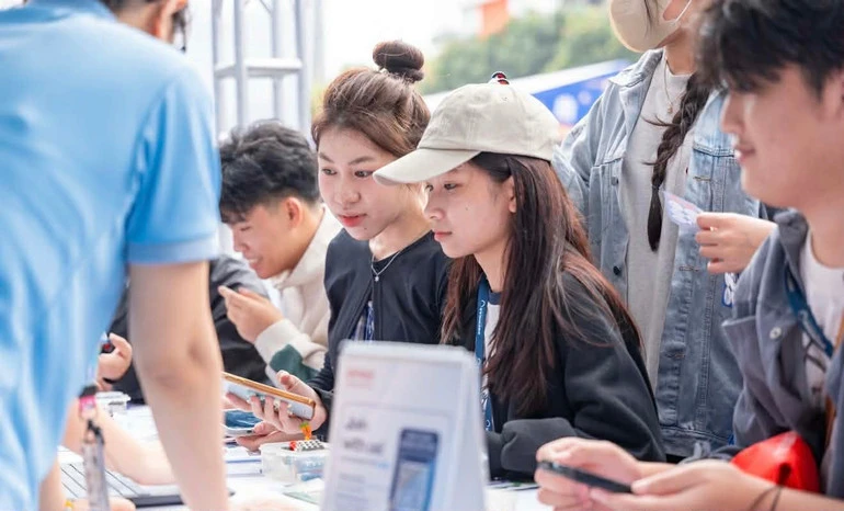 Hơn 5.000 cơ hội việc làm và thực tập cho sinh viên tại Ngày hội Phenikaa Career Fair 2026 Hơn 5.000 cơ hội việc làm và thực tập cho sinh viên tại Ngày hội Phenikaa Career Fair 2026