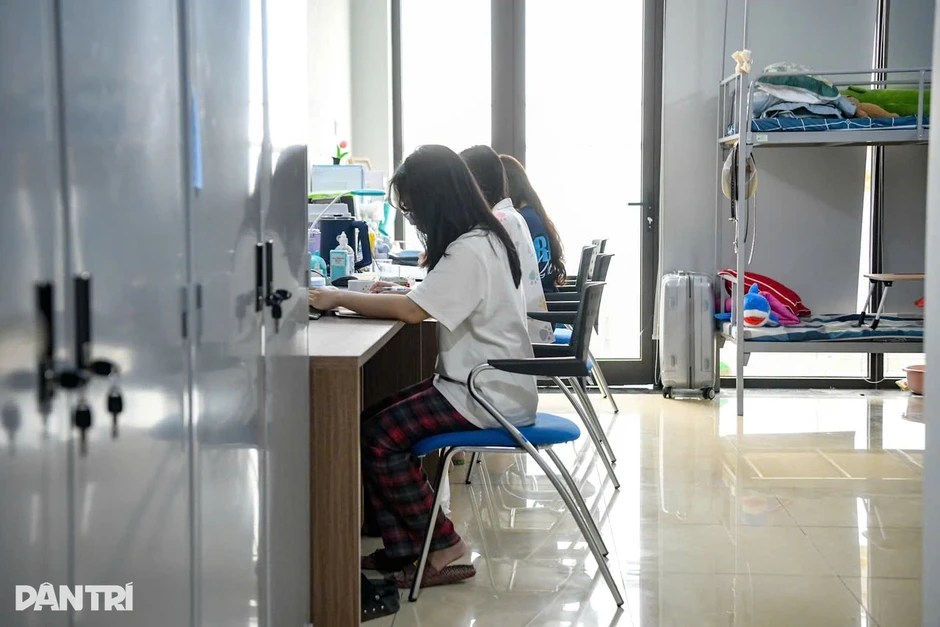 Hơn 600 sinh viên năm 3 sẽ phải lên Hòa Lạc học, Học viện Tài chính nói gì? Hơn 600 sinh viên năm 3 sẽ phải lên Hòa Lạc học, Học viện Tài chính nói gì?