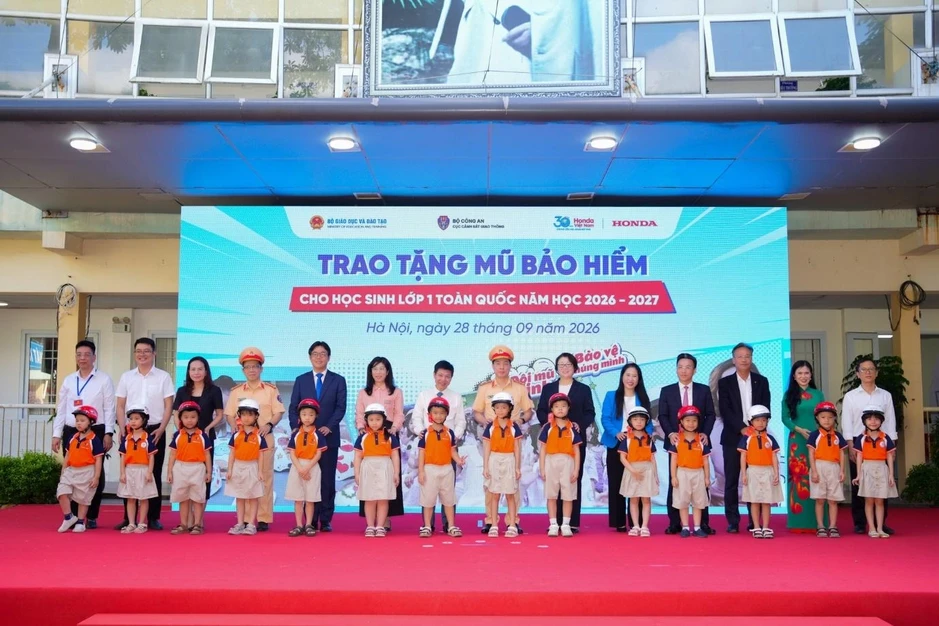 Honda Việt Nam phát động Chương trình trao tặng mũ bảo hiểm cho học sinh lớp Một Honda Việt Nam phát động Chương trình trao tặng mũ bảo hiểm cho học sinh lớp Một