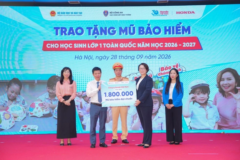 Honda Việt Nam phát động Chương trình trao tặng mũ bảo hiểm cho học sinh lớp Một Honda Việt Nam phát động Chương trình trao tặng mũ bảo hiểm cho học sinh lớp Một