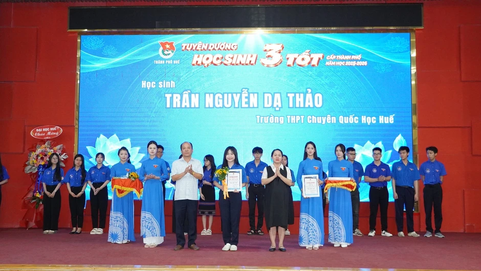 Huế vinh danh 88 học sinh, sinh viên tiêu biểu Huế vinh danh 88 học sinh, sinh viên tiêu biểu