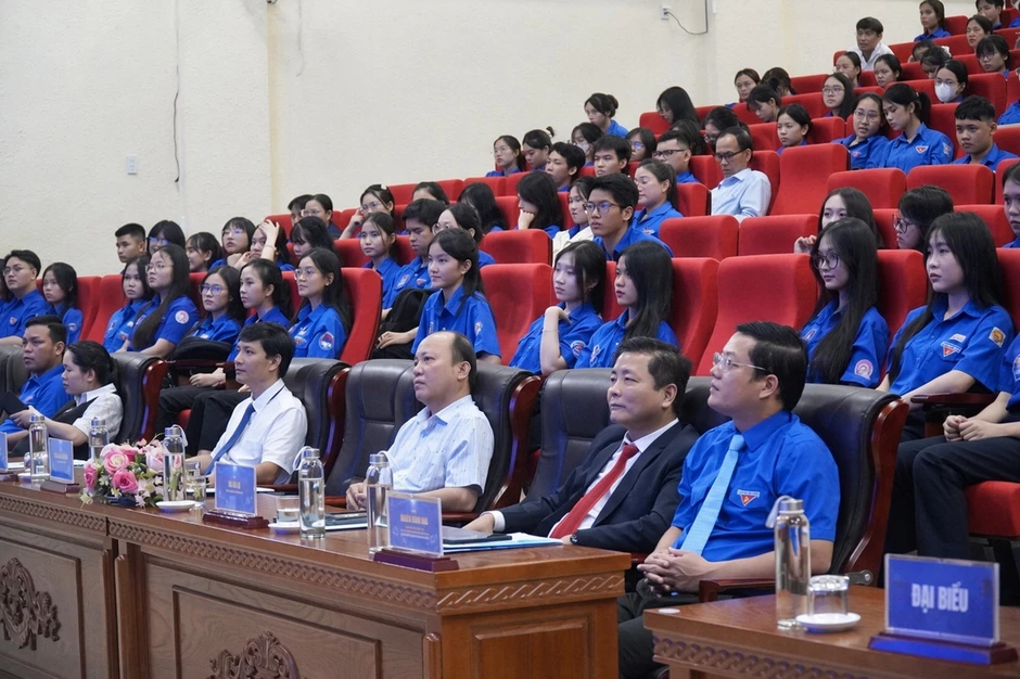 Huế vinh danh 88 học sinh, sinh viên tiêu biểu Huế vinh danh 88 học sinh, sinh viên tiêu biểu