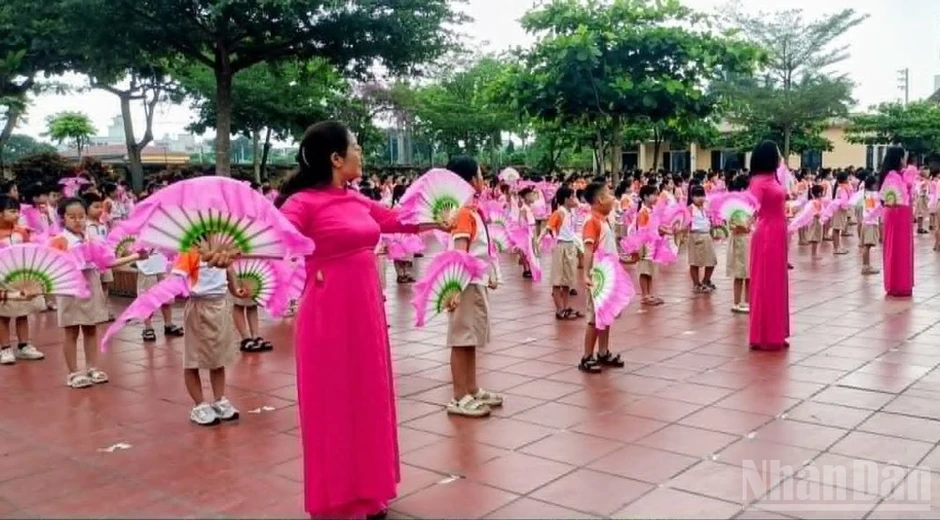 Hưng Yên: Hơn 252 nghìn học sinh cấp tiểu học đồng diễn múa hát sân trường Hưng Yên: Hơn 252 nghìn học sinh cấp tiểu học đồng diễn múa hát sân trường