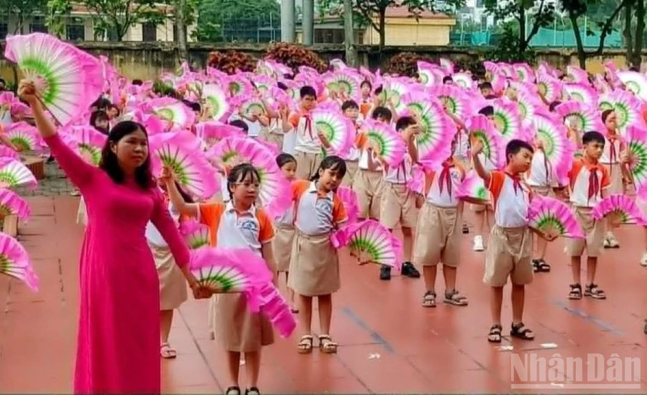 Hưng Yên: Hơn 252 nghìn học sinh cấp tiểu học đồng diễn múa hát sân trường Hưng Yên: Hơn 252 nghìn học sinh cấp tiểu học đồng diễn múa hát sân trường