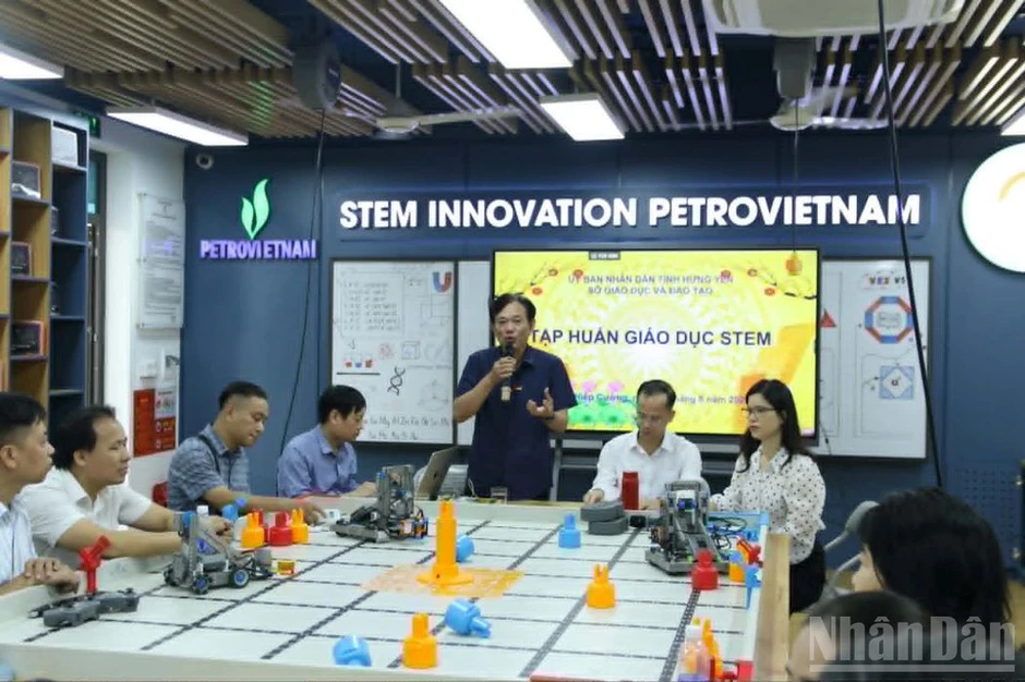 Hưng Yên tổ chức tập huấn giáo dục STEM trong các trường phổ thông có phòng thực hành Hưng Yên tổ chức tập huấn giáo dục STEM trong các trường phổ thông có phòng thực hành