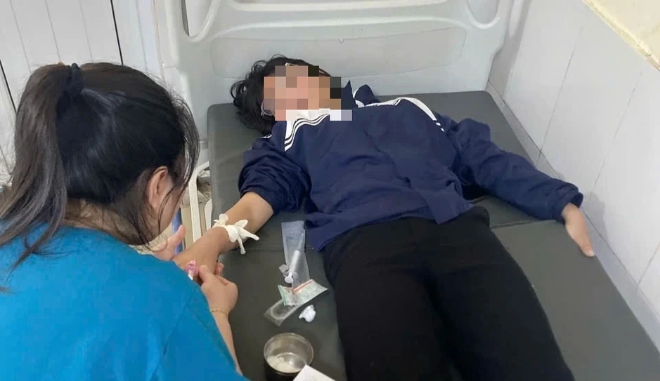 Hưng Yên yêu cầu báo cáo vụ nữ sinh lớp 7 uống thuốc sâu Hưng Yên yêu cầu báo cáo vụ nữ sinh lớp 7 uống thuốc sâu