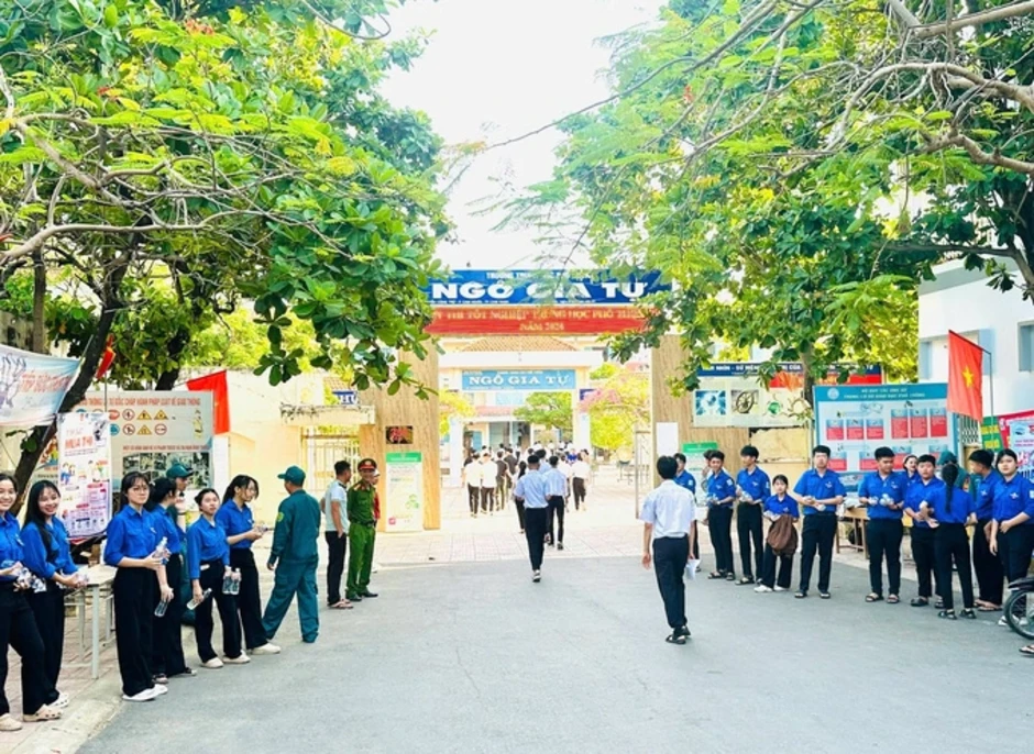 Hủy bài của thí sinh bị tố mang 'phao' vào phòng thi tốt nghiệp Hủy bài của thí sinh bị tố mang 'phao' vào phòng thi tốt nghiệp