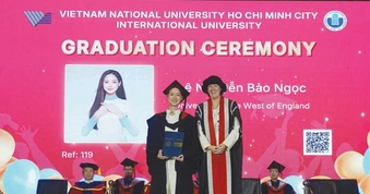 IU - UWE cho tôi nền tảng để tự tin bước ra thế giới
