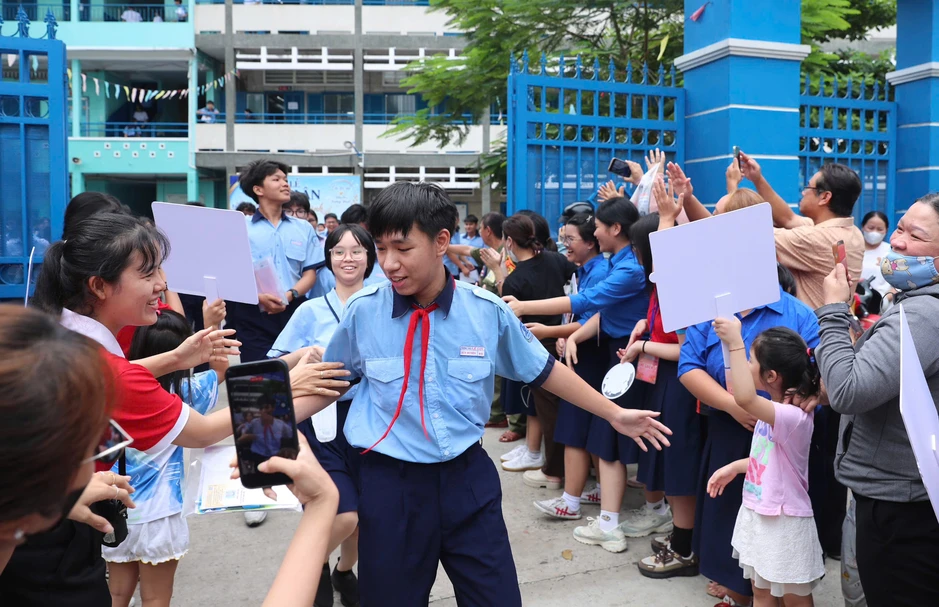 Kết thúc môn thi ngữ văn, nhiều thí sinh tự tin "bỏ túi" 8 điểm