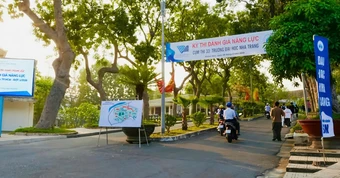 Khai gian tuổi để dự thi đánh giá năng lực